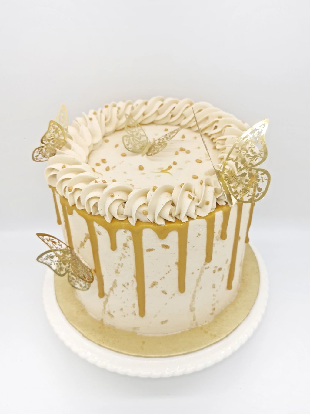 Lemon cake with lemon buttercream and lemon curd filling