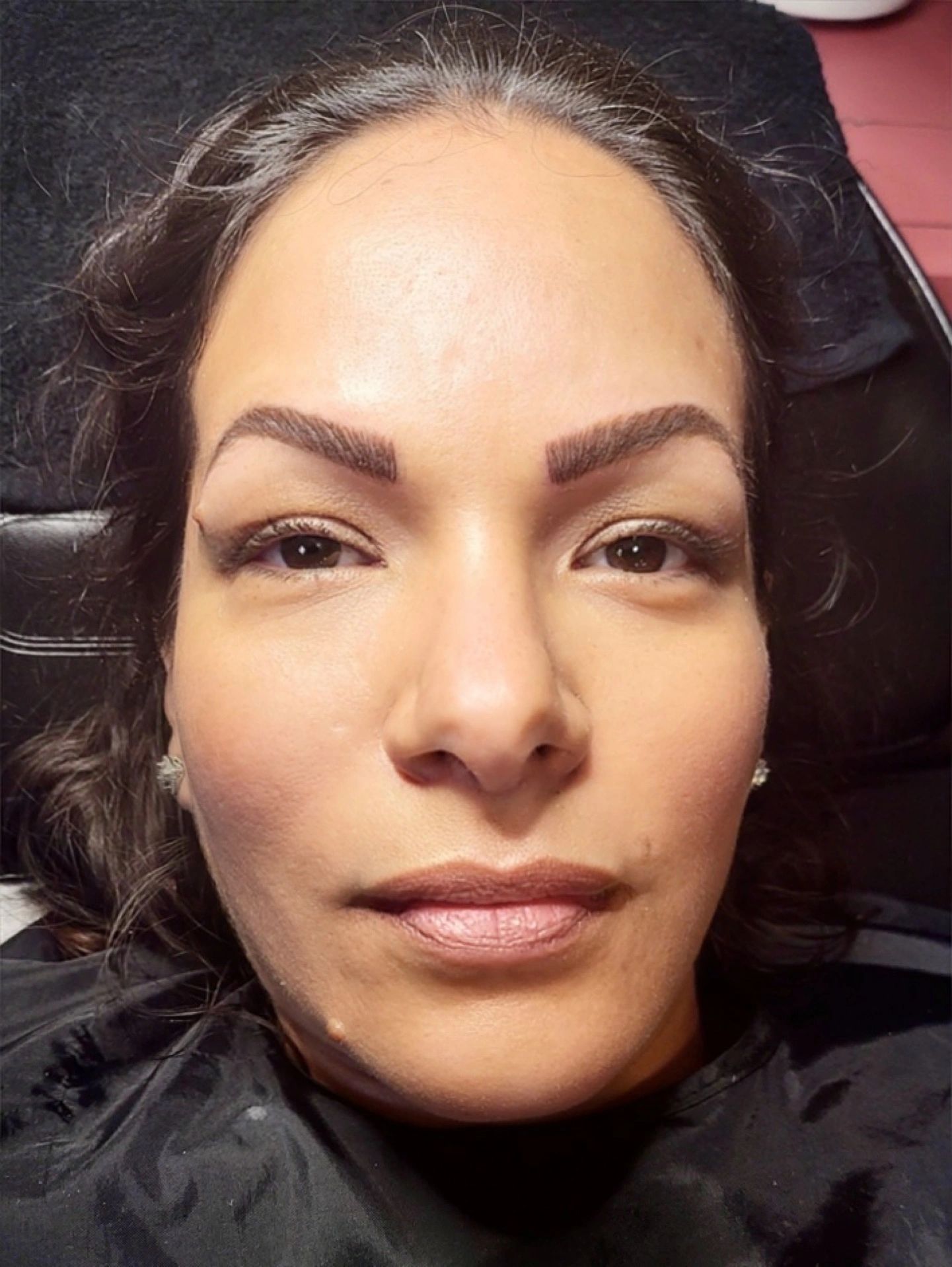 Microblading eyebrows