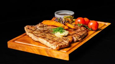 This isn’t just food photography—this is order-generating content for Talabat, Deliveroo & Careem.