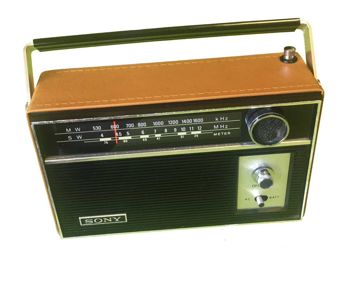 Sony vintage 8 transistor radio AM MW/SW, AC/DC operation, Tan leatherette  6R-26B c1968