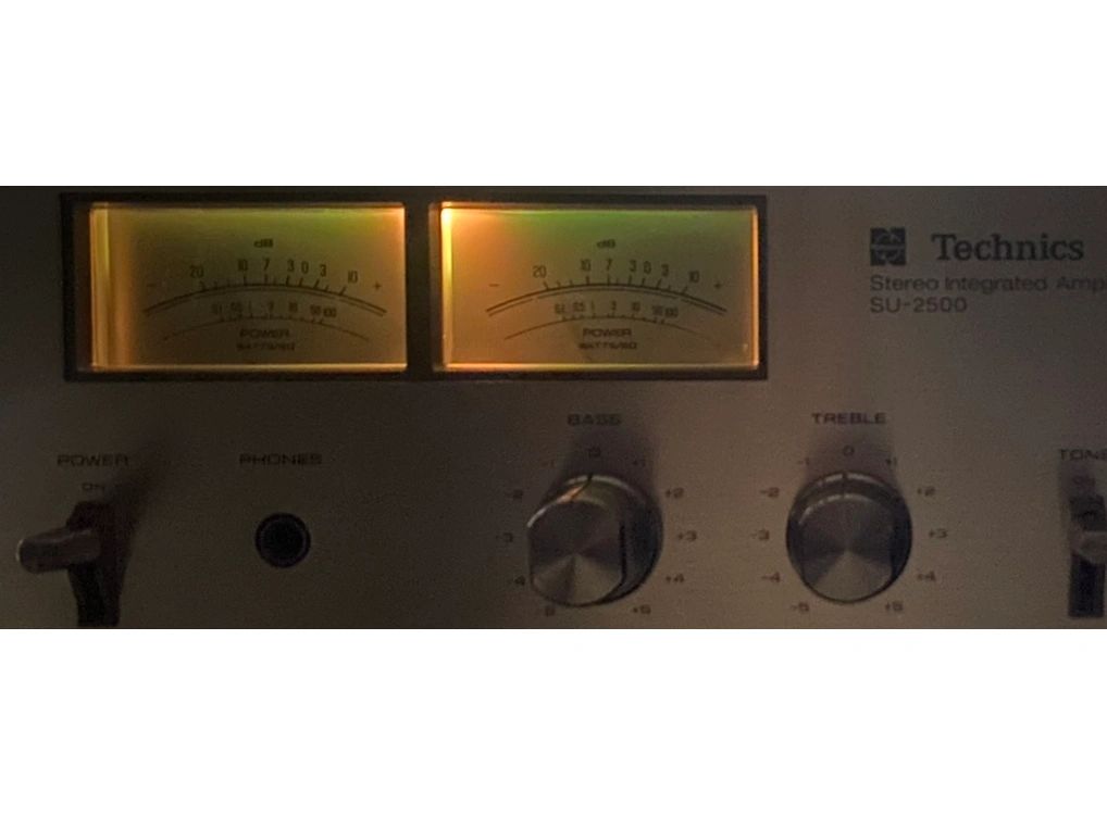 Technics SU-2500 Silver face amplifier with power output meters 2 x 38W  1976 SU2500