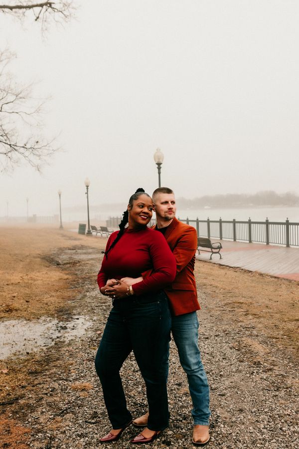 Stunning engagement moments in winter