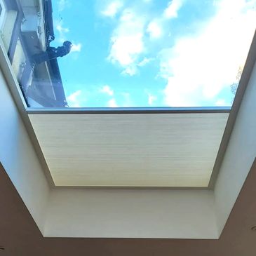 large and white Roof lantern blind that is blocking a lot of sunlight from the kitchen. 