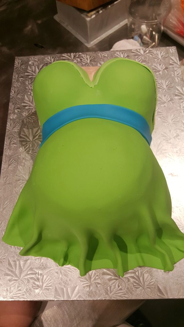 Baby belly baby shower cake