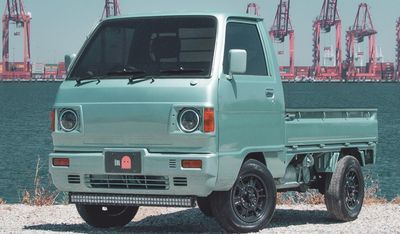 1987 Honda Acty kei truck ready for OIWA's Quick Nationwide Delivery, ensuring top service.