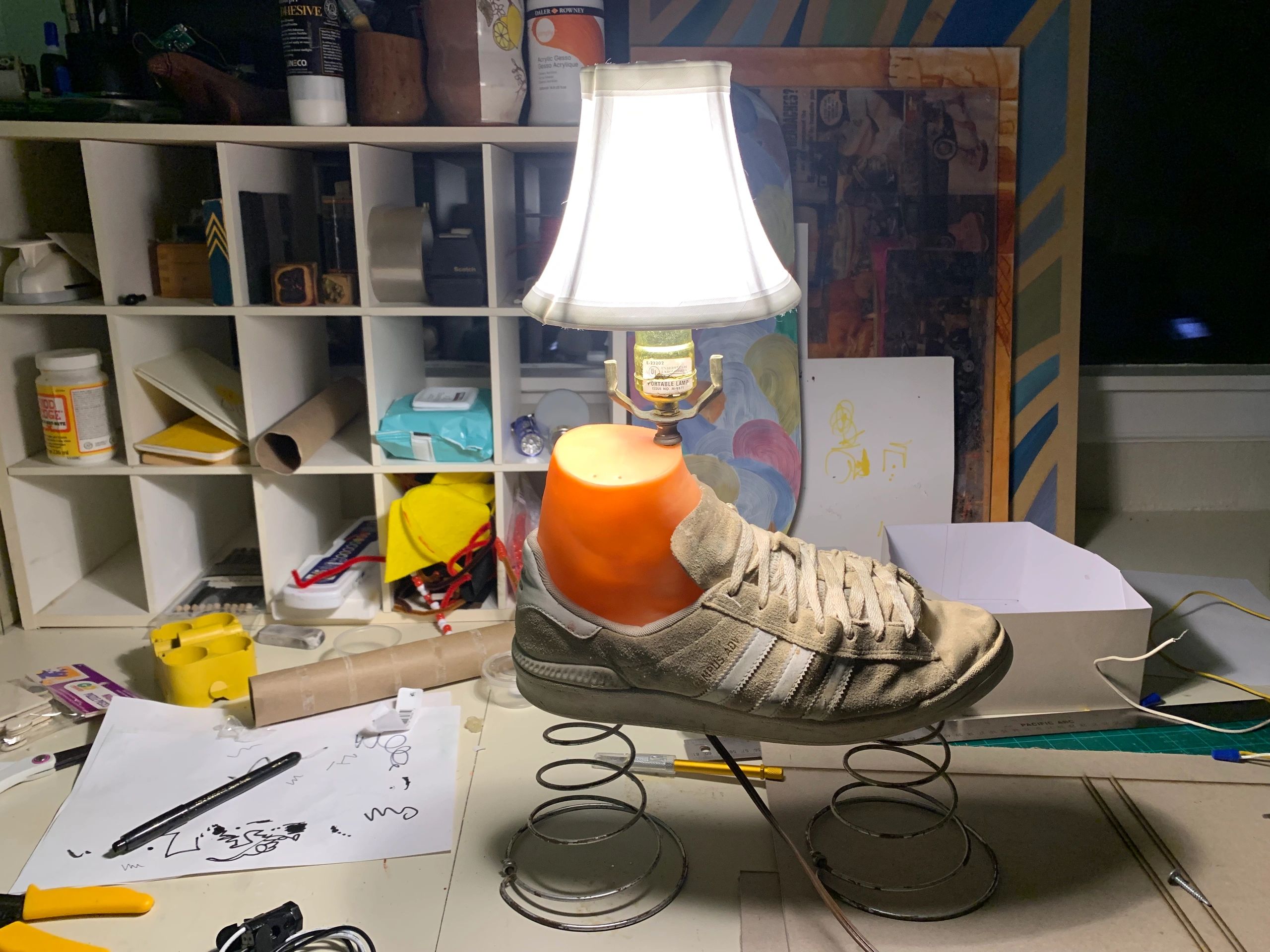 acre geeuwen Rood Weird Lamp - Weird Lamps, Sculpture