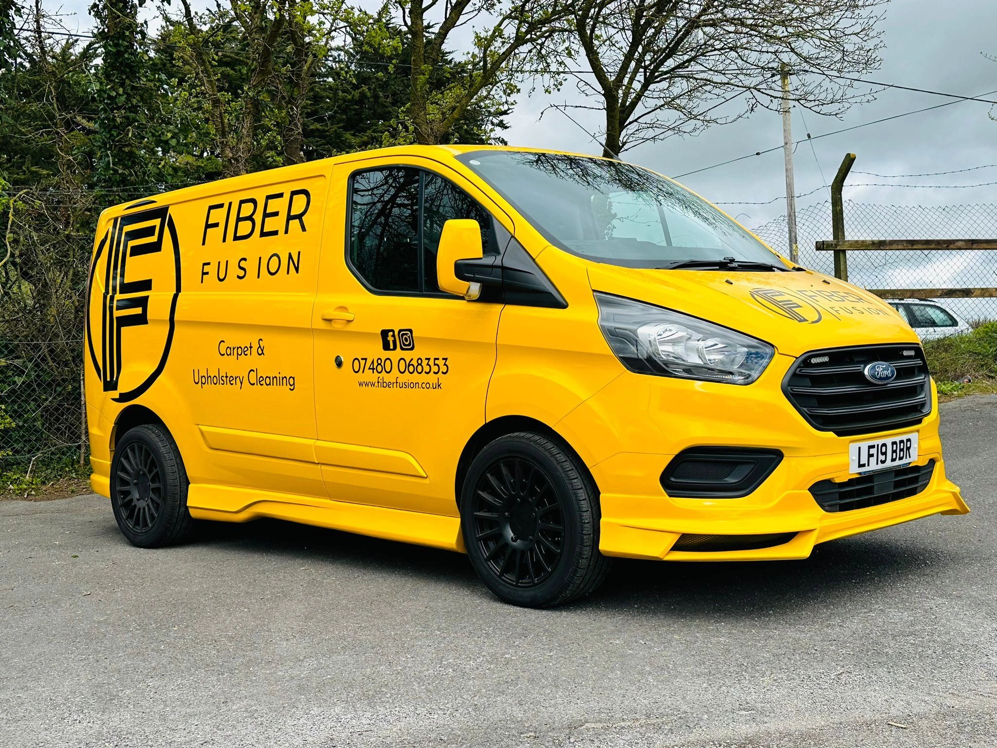 A picture of Fiber Fusion van with livery advertising carpet & upholstery cleaning