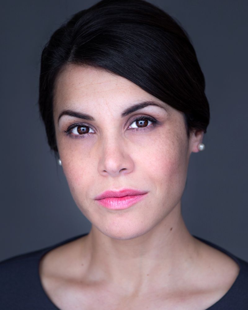 Leslie headshot 3