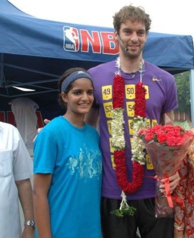 Coach neha standing with Pau Gasol