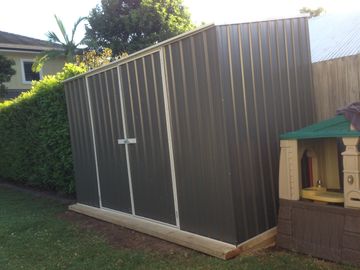 Garden shed platform and shed erection