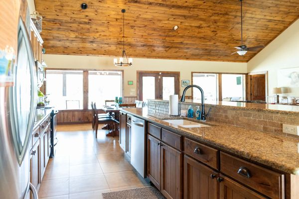 This is an image of the sink area of the Longhorn Lodge.