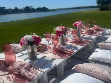 PICNICS, PICNICS & MORE PICNICS. POP UP PICNICS, DIY PICNICS, SET UP PARTY