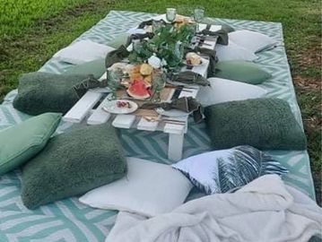 PICNICS, PICNICS & MORE PICNICS. POP UP PICNICS, DIY PICNICS, SET UP PARTY