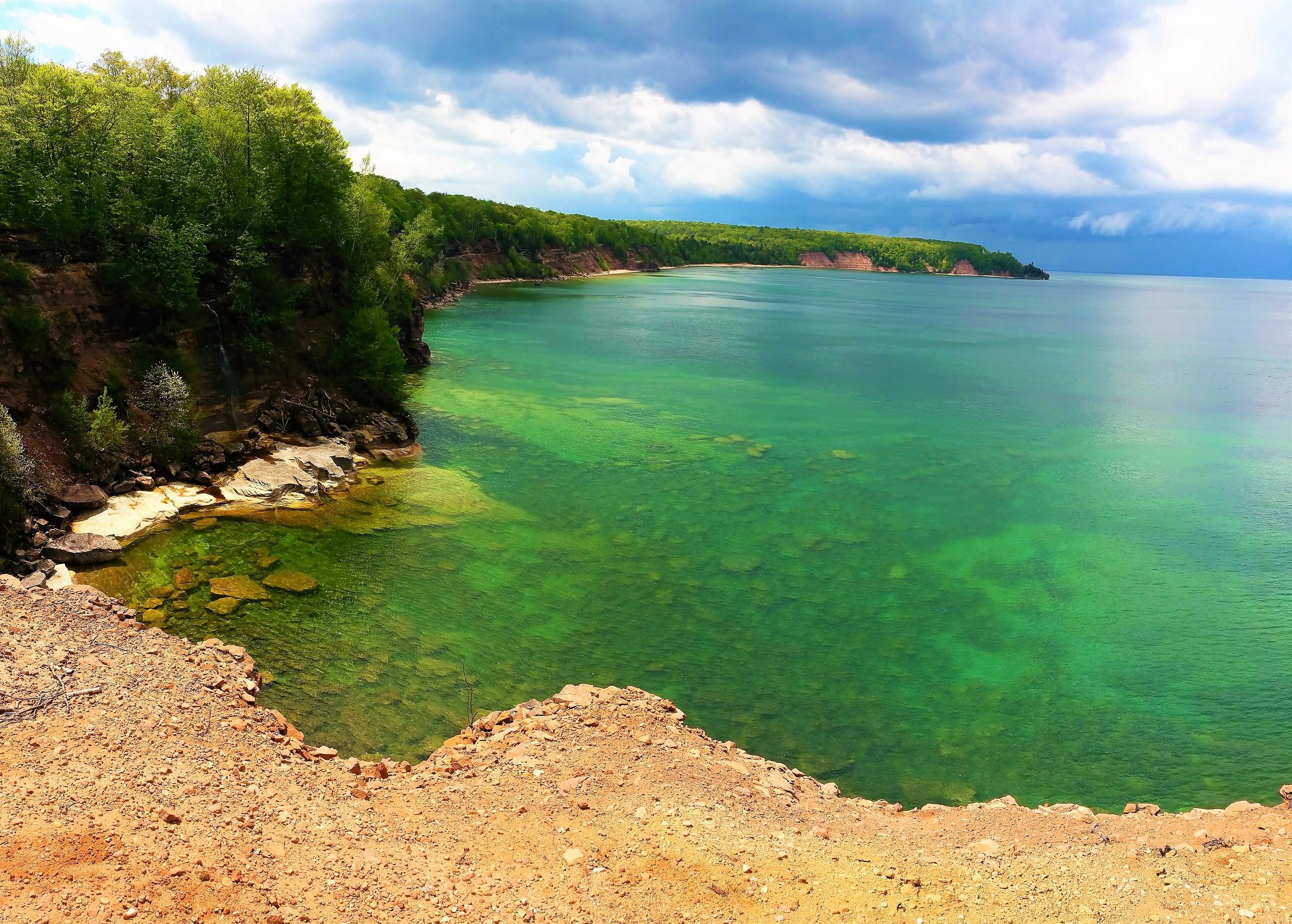 rent kayaks at pictured rocks
