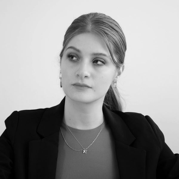 Kadın portresi, siyah beyaz.