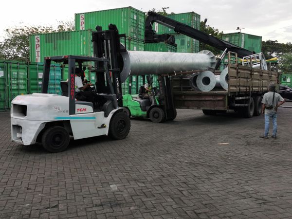 Proses pengiriman menara suar 15 meter konstruksi single pipe 