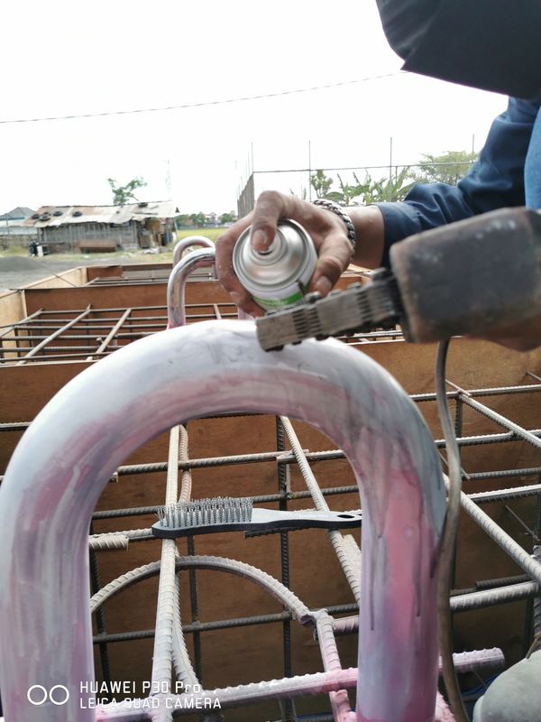 Proses pengujian NDT untuk memastikan tidak ada crack pada pad eye sinker beton