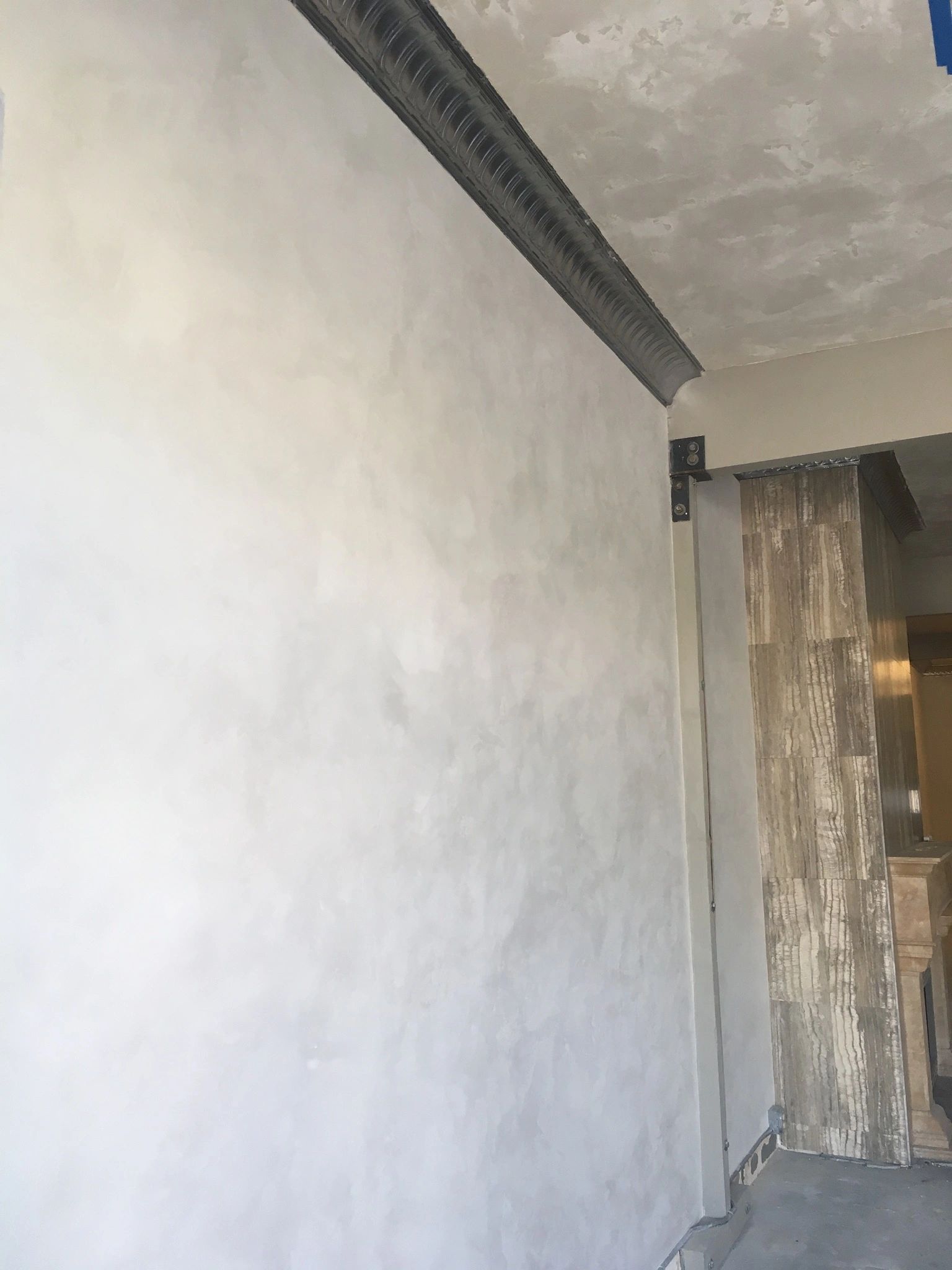 American Clay Loma plaster walls with Venetian plaster ceiling.  Missoula, MT.