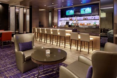 Hilton Long Beach Bar