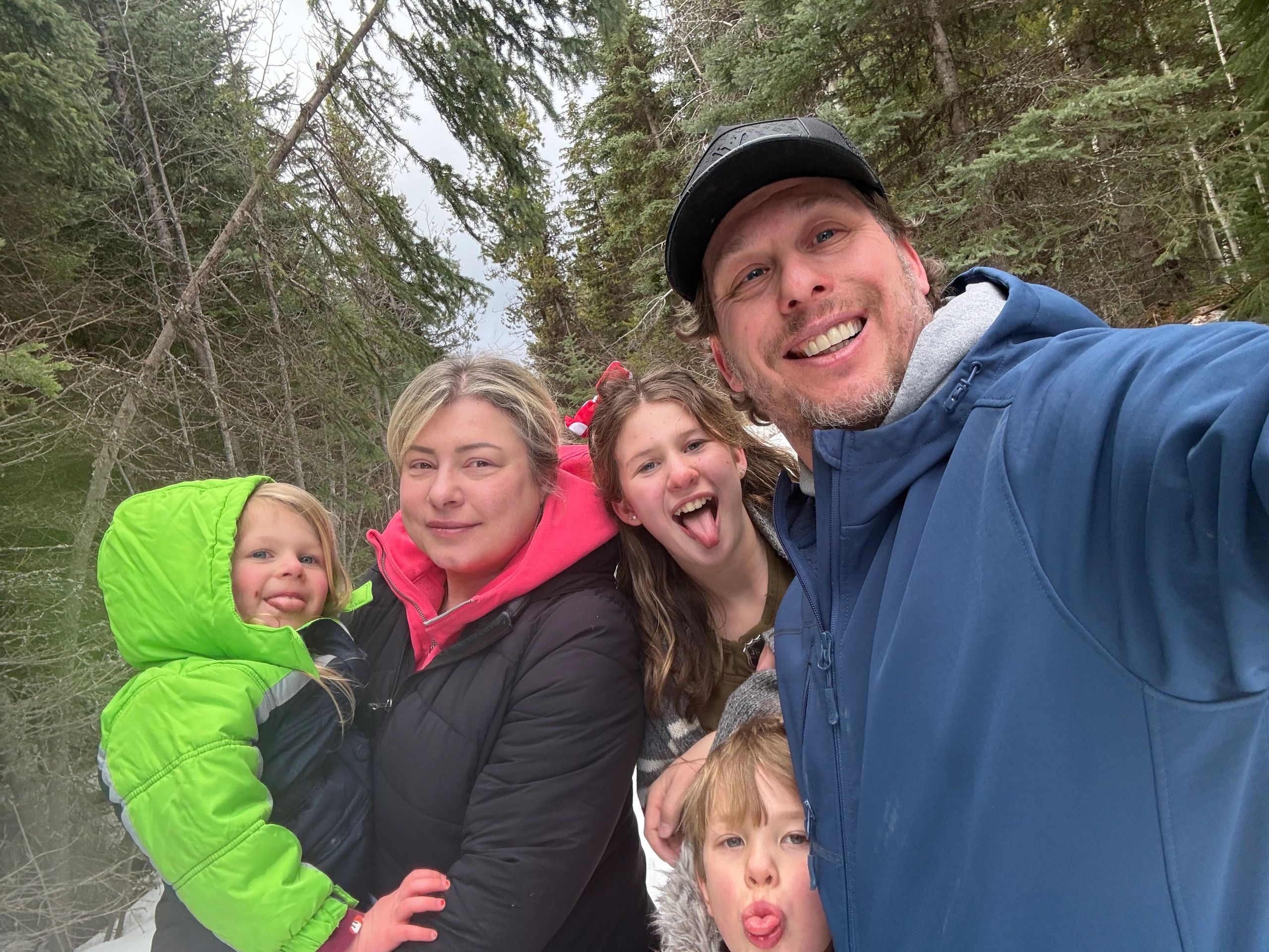 Family enjoying a winter getaway together at McCulloch Lake Cabins near Kelowna, BC.