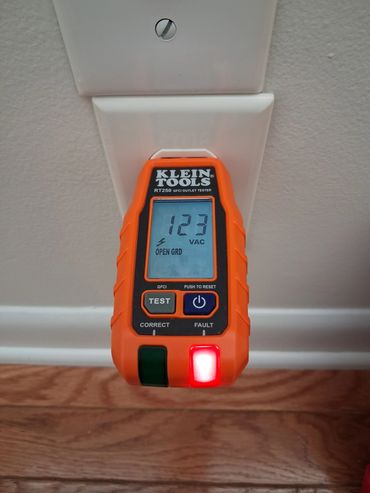 An outlet tester reveals an open ground fault during an Athens, AL home inspection.