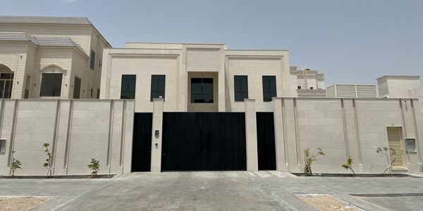 Building maintenance and IT Projects Compilate Projects.