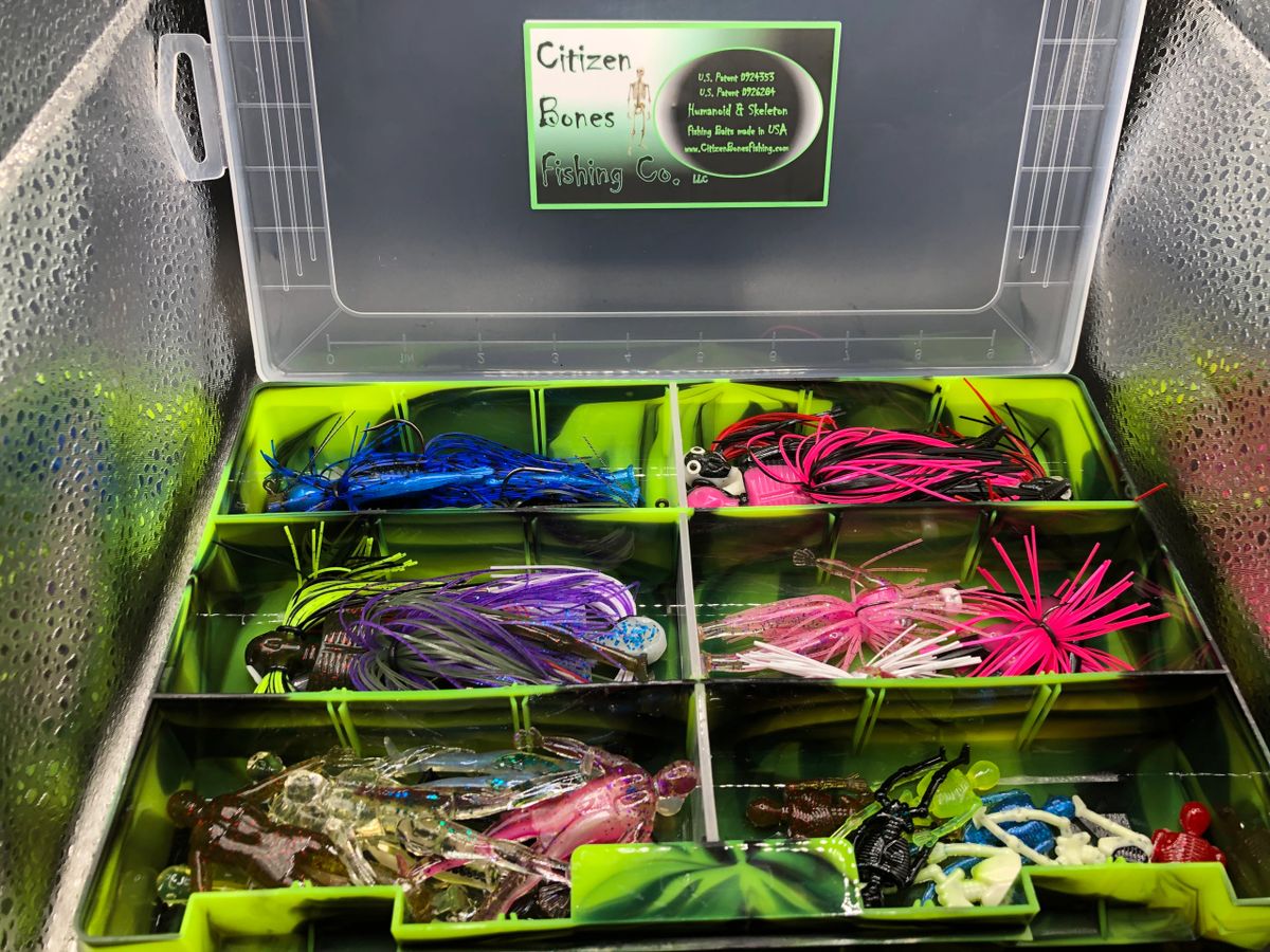 1A02. Ultimate Bait Box (25 premium baits with tackle box included!)