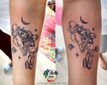 Astronaut tattoo. Such a cool thing to do, a twining & extremely unique tattoo