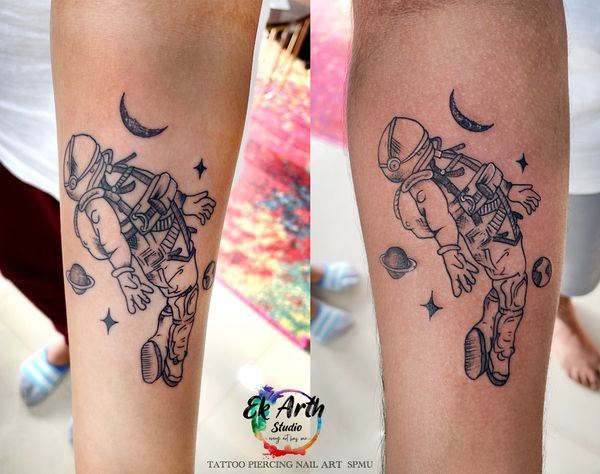 Astronaut tattoo. Such a cool thing to do, a twining & extremely unique tattoo