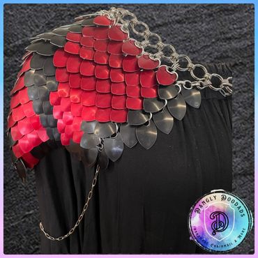 Red and black scalemaille pauldron / shoulder wing in anodised aluminium & stainless steel