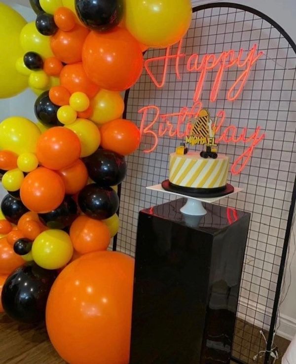 CONSTRUCTION BIRTHDAY 
CONSTRUCTION THEME
CONSTRUCTION BALLOONS
NEON SIGN 
DECOR RENTAL 
PROP RENTAL