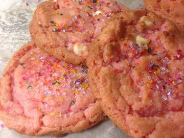 strawberry white chocolate cookies