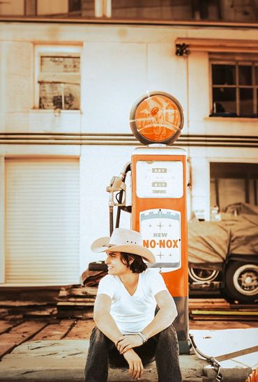 AETPhotos Seattle photographer - artist portraits - Parker Twomey