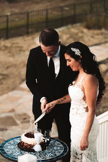 Bride and groom cut their cake at PNW wedding
