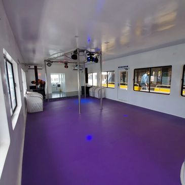 Cruise boat 