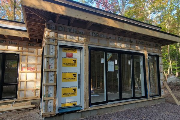 Structure de bois en construction