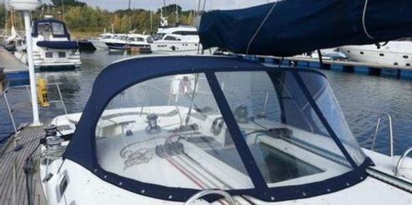 Beneteau first 47.7 spray hood