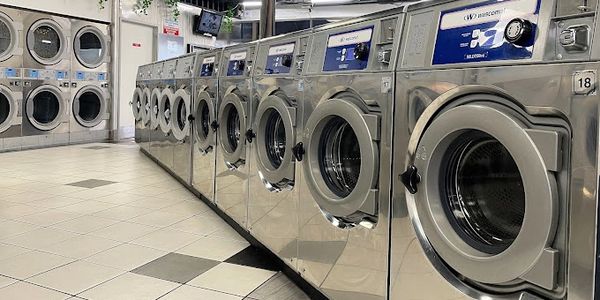 Easy Breezy Laundromat coin laundry in San Diego row of washers, laundromat near me, laundry near