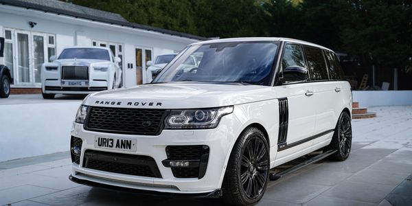 Range Rover Vogue for hire pristine white, a symbol of luxury.
