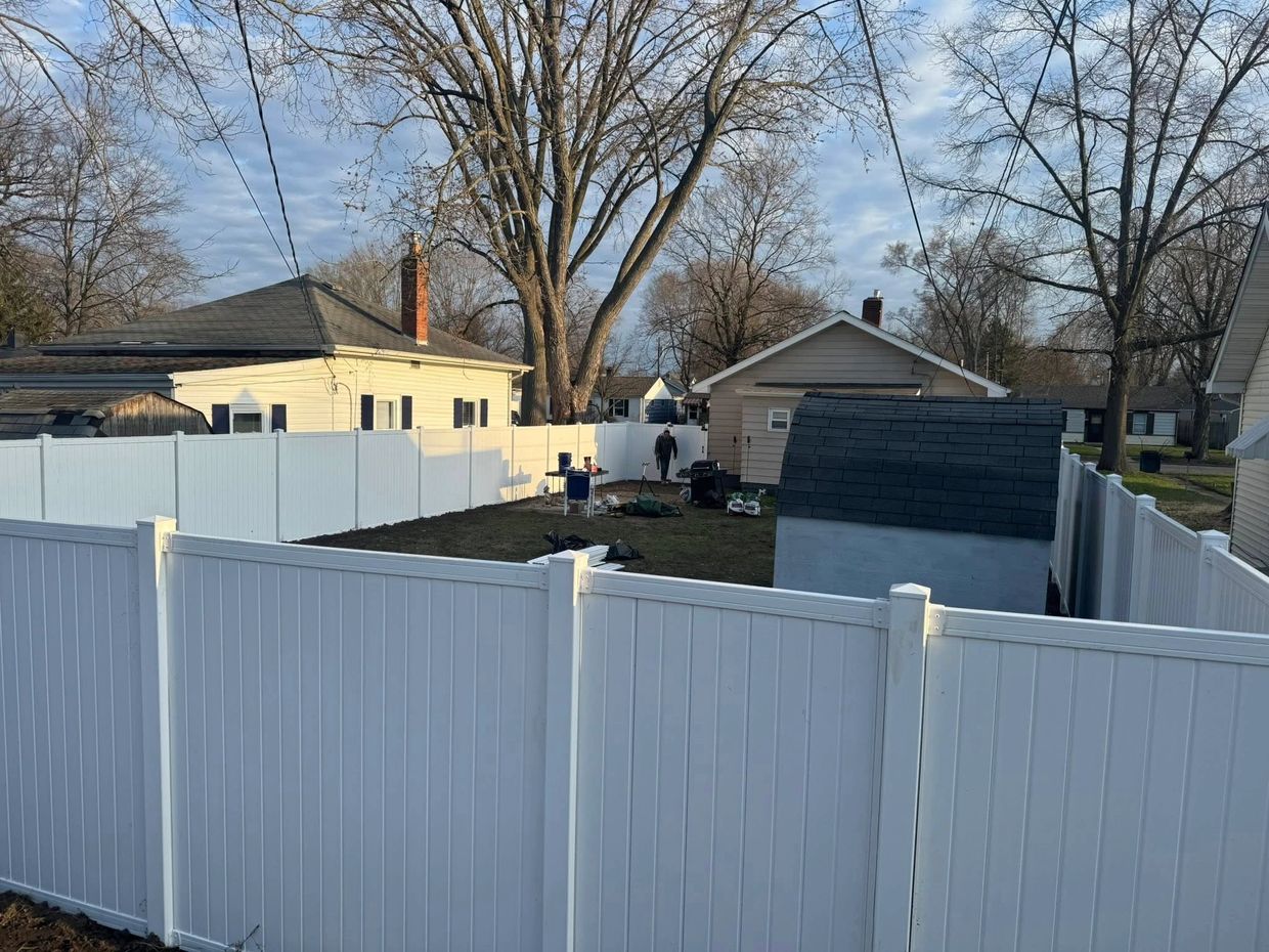A new vinyl fence in Osceola.