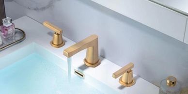 The Brushed Bronze Finish

With its subtle golden hues and brushed texture, it brings warmth and sty