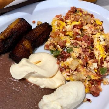 HUEVOS CON CHORIZO
