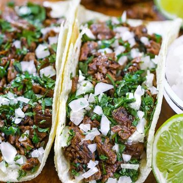 3 TACOS DE POLLO,ASADA,LENGUA O CARNITAS