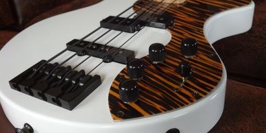 Poppy's Custom Shop - The Holdup (bass)