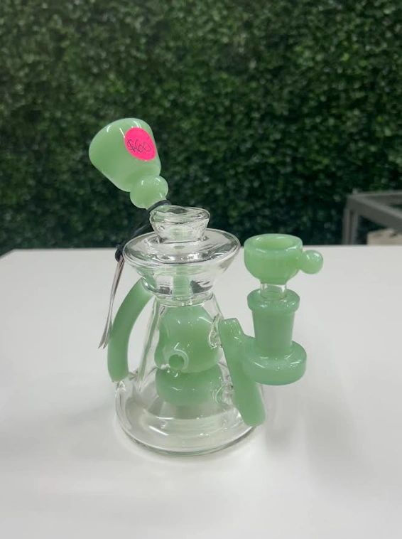 Small Bong or Rig (thick sturdy glass)