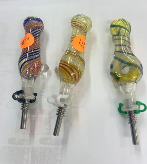 Bong 1ft tall