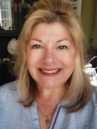 Cheryl is certified spiritual shamanic healing practitioner/teacher. She is blessed w 4000+ sessions