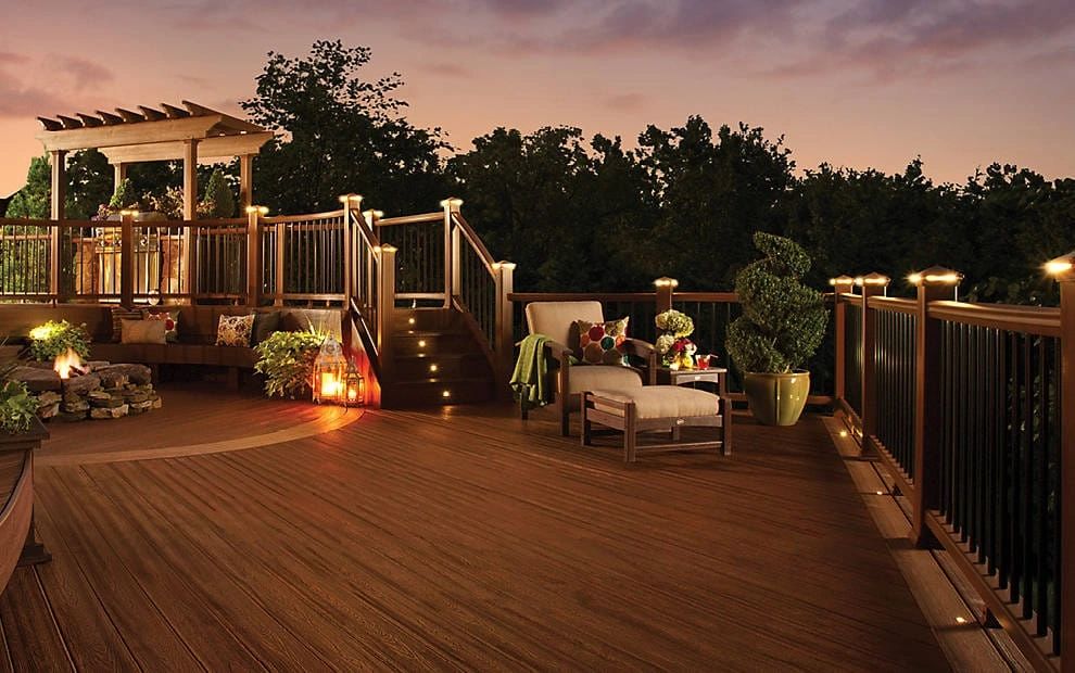 Outside decking and entertainment area