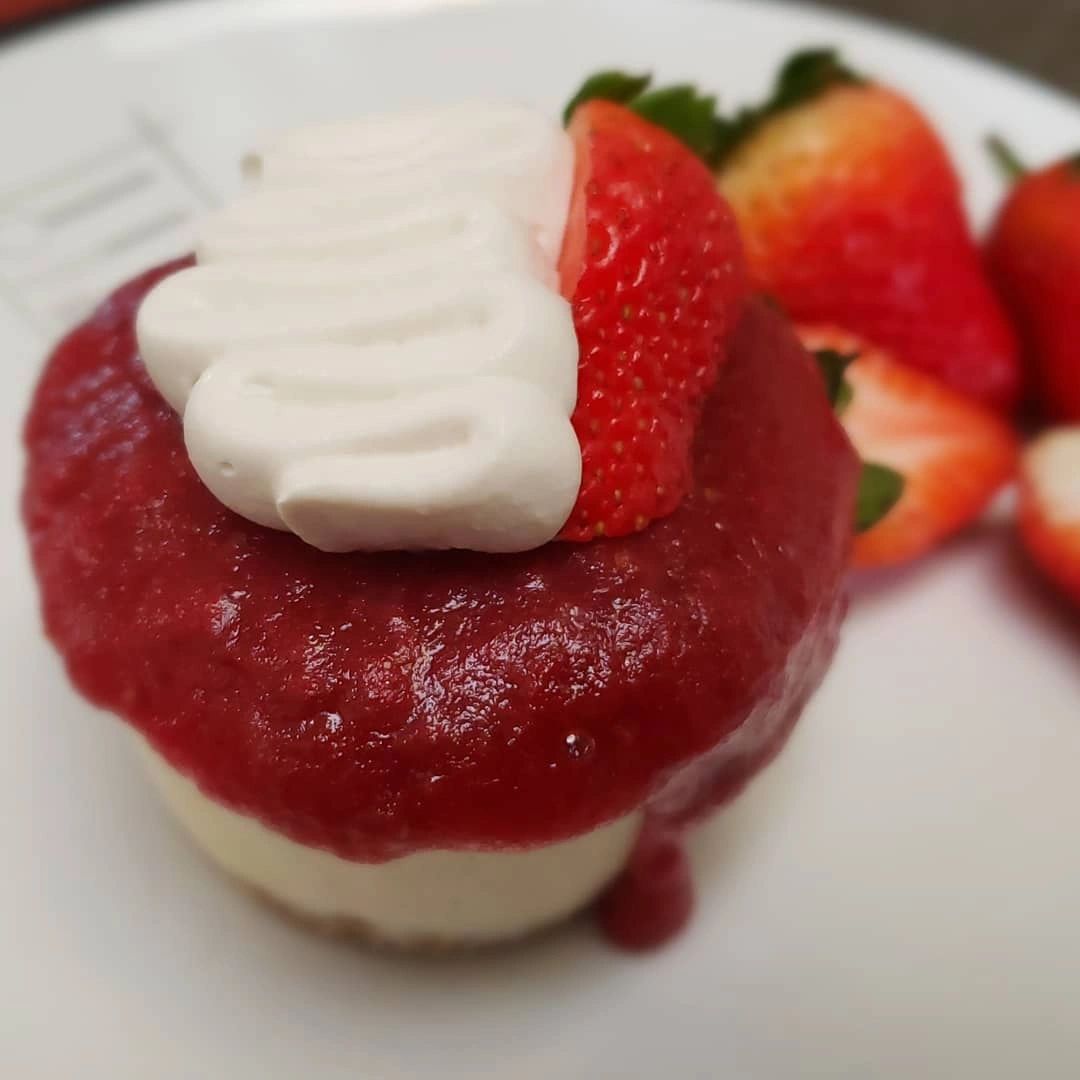 Strawberries and Cream Cheezcake.