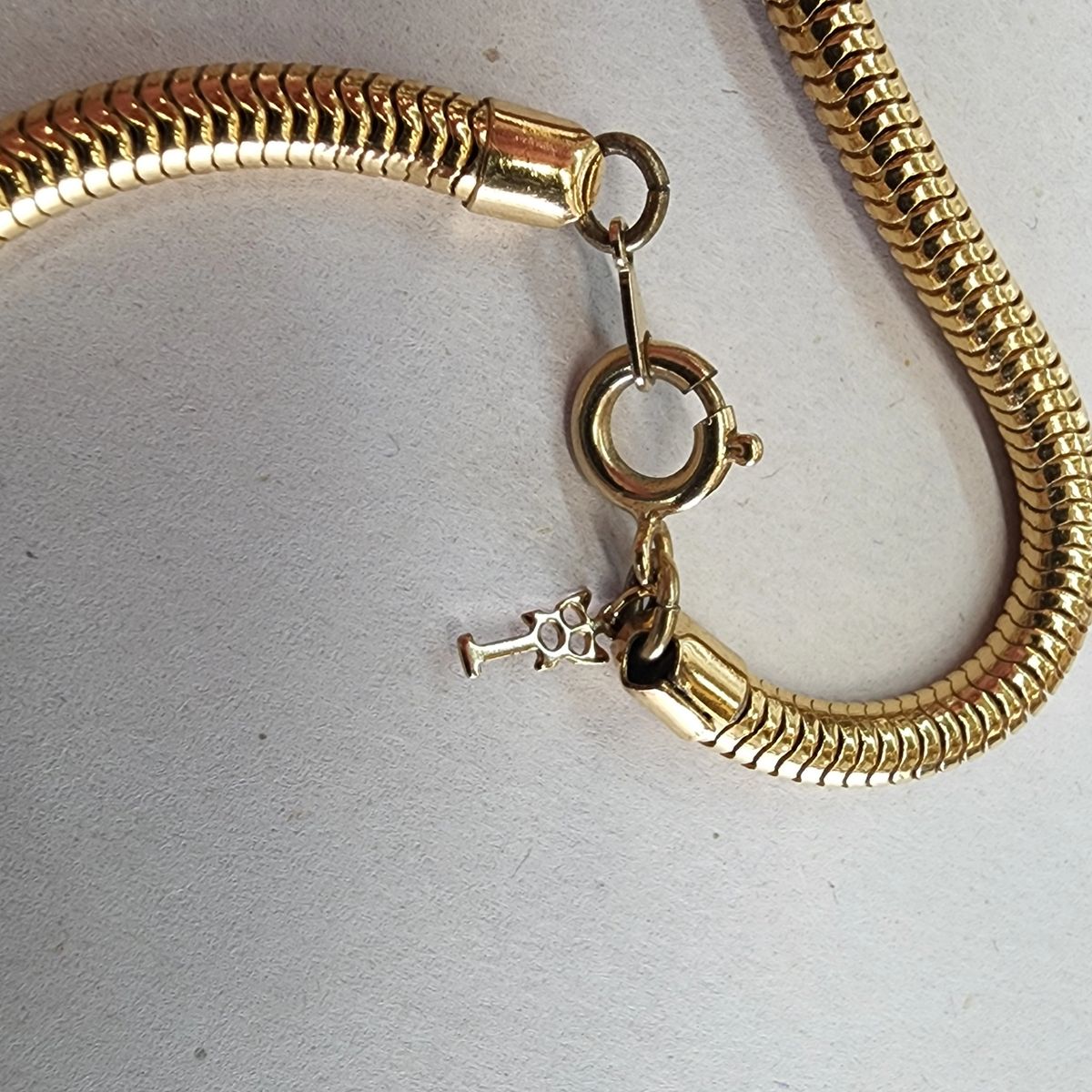 Vintage Crown Trifari Gold Tone Marbleized Caramel Lucite Choker